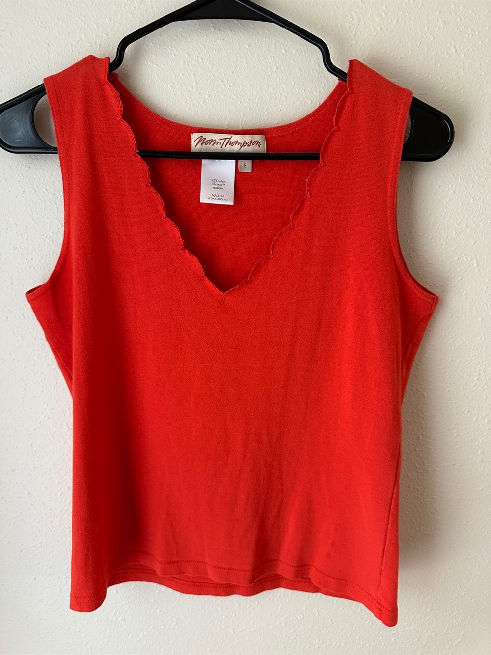 Norm Thompson Red Scalloped cropped V-Neck Tank